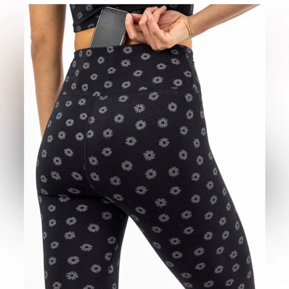 Nanette Lepore Play Black Daisy Leggings Size Medium Q1 - Picture 2 of 11